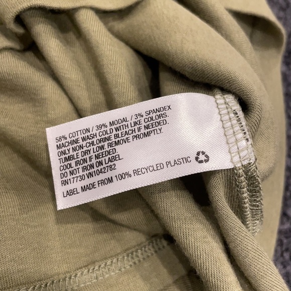 Bundle of Sleeveless Tops - Picture 4 of 4